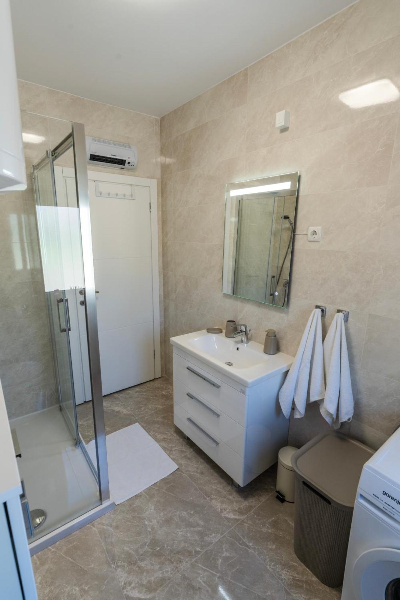 Appartement Lusi à Otočac Extérieur photo