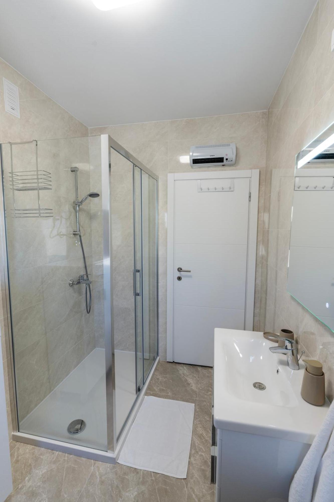 Appartement Lusi à Otočac Extérieur photo